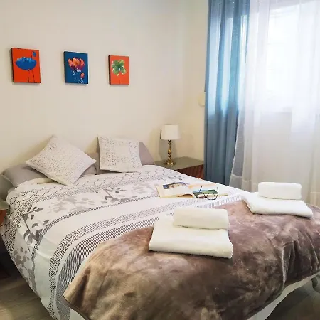 Daire Holidays On The In Gijón